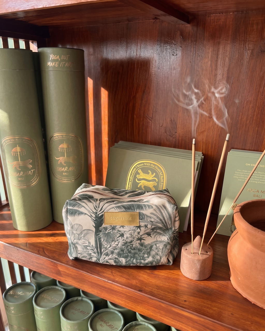 Tas Jinjing Serbaguna – Tas Bambu Mewah Buatan Tangan Bali dengan Motif Tropis