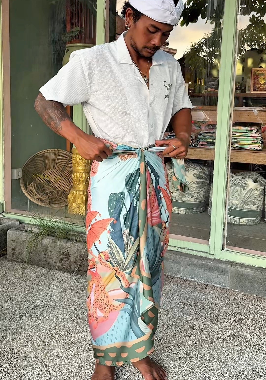Sarung Buatan Tangan – Selendang Perjalanan Ringan & Pembungkus Sarung Serbaguna dari Rayon atau Satin Premium